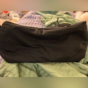 Authentic Lululemon large bag and pouch color black side snaps to make bag small